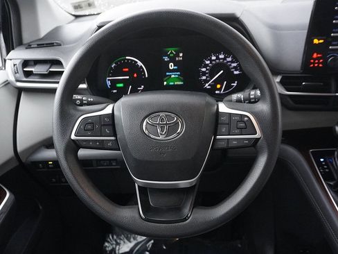 Used 2021 Toyota Sienna LE image 44