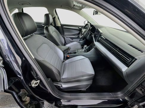 Used 2025 Volkswagen Jetta SE FWD image 31