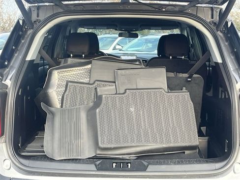 Used 2022 Ford Explorer XLT image 30