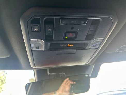 Used 2025 Toyota Tundra Limited AWD/4WD image 27