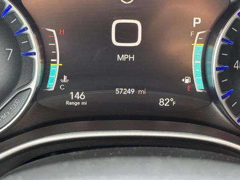 Used 2023 Chrysler Pacifica Touring-L FWD image 23