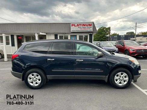 Used 2012 Chevrolet Traverse LS FWD image 2