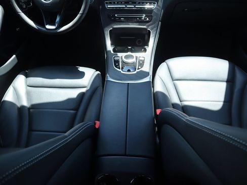 Used 2019 Mercedes-Benz GLC 300 image 9