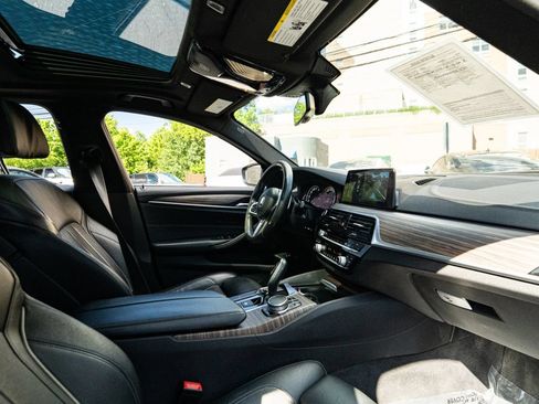 Used 2018 BMW 530i xDrive AWD/4WD image 12