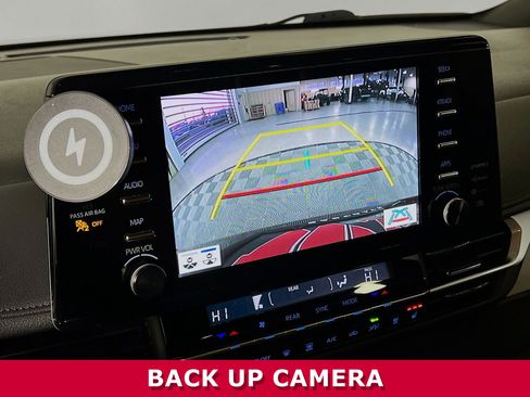 Used 2023 Toyota Sienna Limited image 10