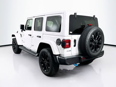 Used 2024 Jeep Wrangler Unlimited Sahara w/ Technology Group AWD/4WD image 5