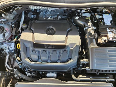 Used 2024 Volkswagen Tiguan SE image 33