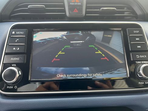 Used 2023 Nissan Versa SV image 17