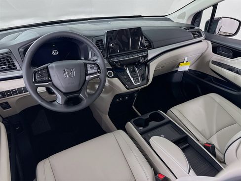 Certified 2026 Honda Odyssey Touring image 19