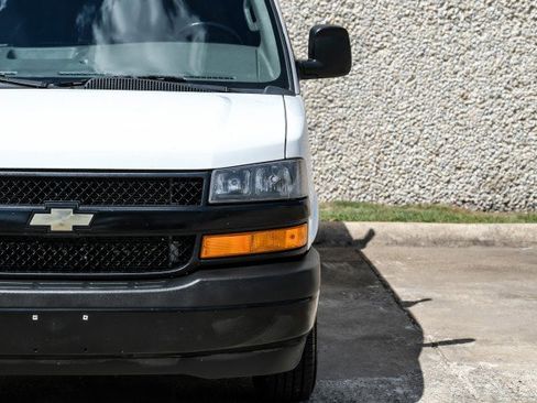 Used 2020 Chevrolet Express 2500 w/ Driver Convenience Package image 32