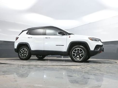 Used 2025 Jeep Compass Trailhawk AWD/4WD image 53