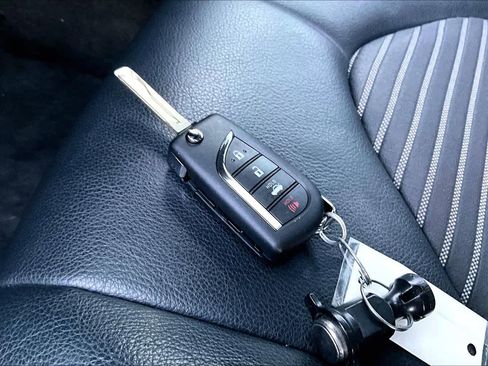 Used 2022 Toyota Camry SE image 13