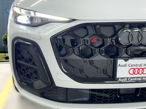 New 2025 Audi SQ5 Prestige image 11