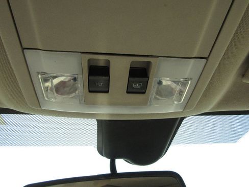 Used 2013 Lincoln MKX AWD image 25