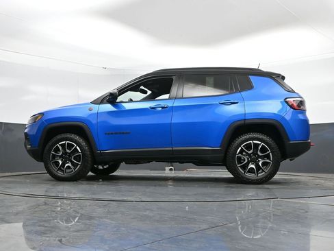 Used 2025 Jeep Compass Trailhawk AWD/4WD image 45
