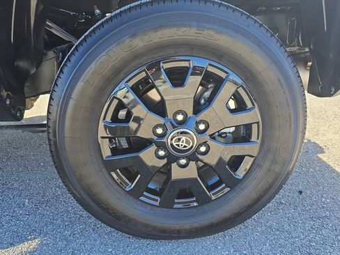 Used 2025 Toyota Tacoma SR5 AWD/4WD image 33