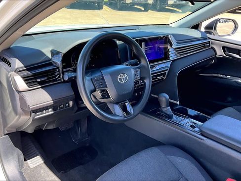 Used 2025 Toyota Camry LE FWD image 18