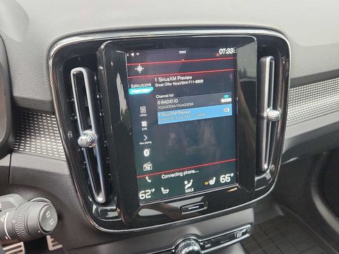 Certified 2022 Volvo XC40 T5 R-Design w/ Advanced Package AWD/4WD image 16