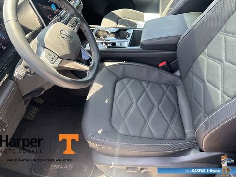 Used 2024 Volkswagen Atlas Cross Sport SE w/ Panoramic Sunroof Package FWD image 12