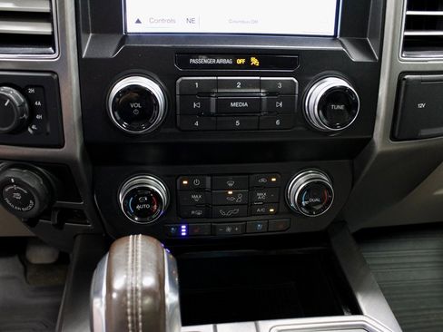 Certified 2019 Ford F150 Limited image 36