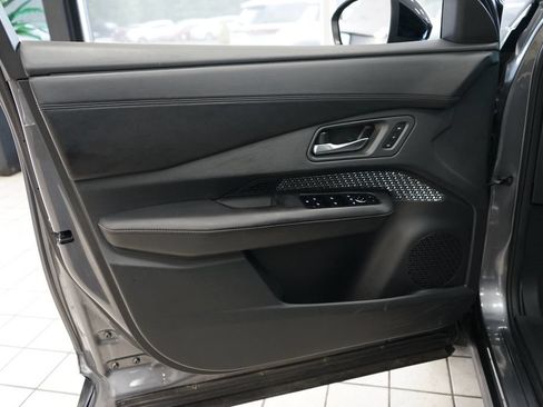 Used 2023 Nissan Ariya FWD image 26