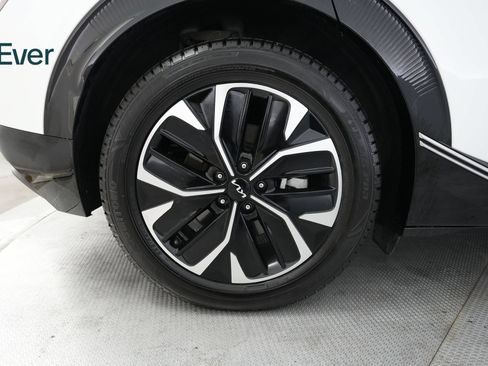 Used 2022 Kia EV6 Wind RWD image 22