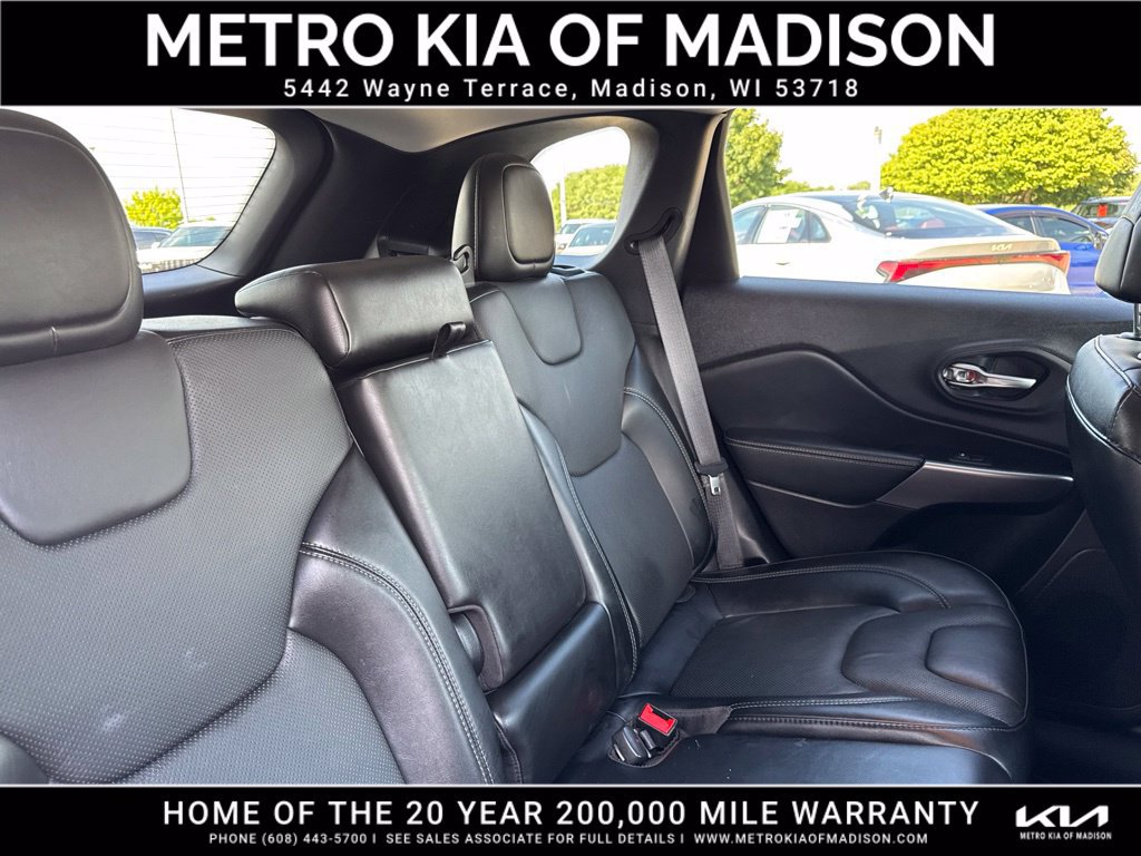 Used 2021 Jeep Cherokee Latitude Lux w/ Comfort/Convenience Group AWD/4WD image 40