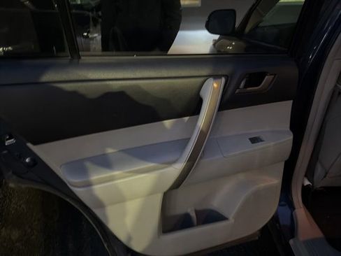 Used 2011 Toyota Highlander 4WD image 17