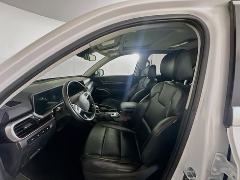 Used 2025 Kia Telluride S image 13