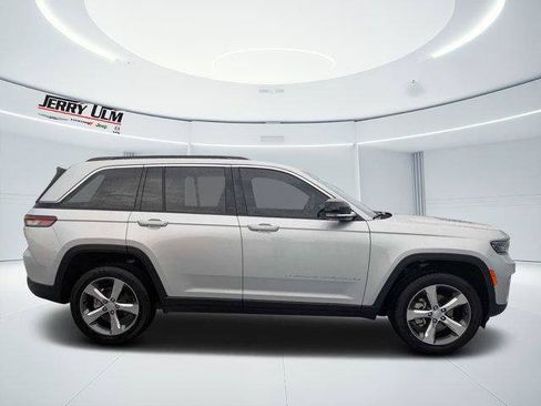 Certified 2025 Jeep Grand Cherokee Limited w/ Trailer Tow Package AWD/4WD image 2