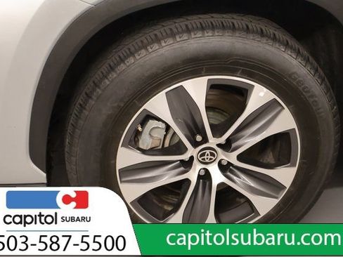 Used 2022 Toyota Highlander XLE AWD/4WD image 9
