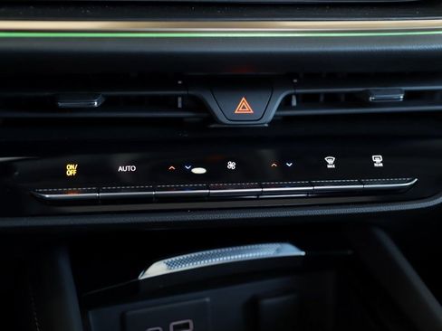 Used 2025 Buick Envision Avenir image 17