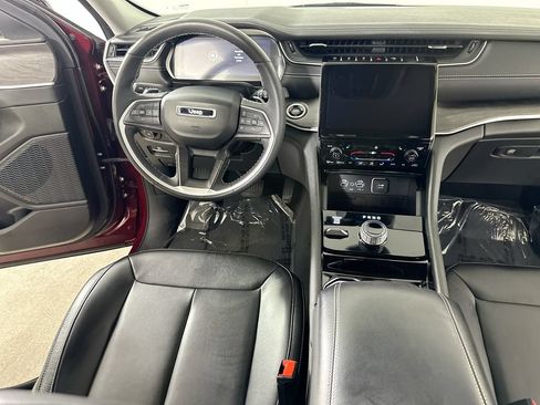 Used 2023 Jeep Grand Cherokee Limited AWD/4WD image 17