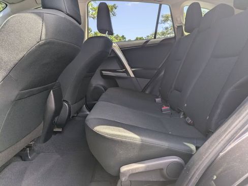 Used 2018 Toyota RAV4 LE FWD image 14