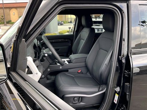 New 2026 Land Rover Defender 110 X-Dynamic SE image 14