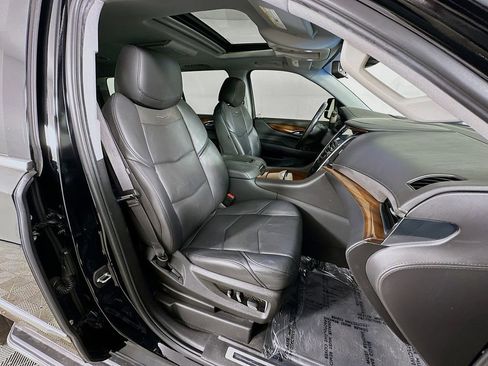 Used 2019 Cadillac Escalade Luxury image 38