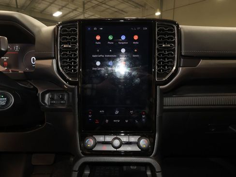 Used 2024 Ford Ranger Lariat w/ FX4 Off-Road Package image 18