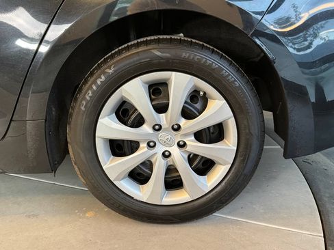 Used 2021 Toyota Corolla LE FWD image 25