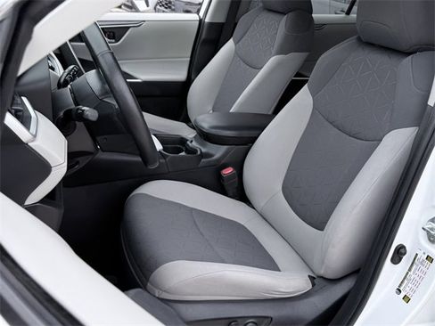 Certified 2021 Toyota RAV4 XLE image 27