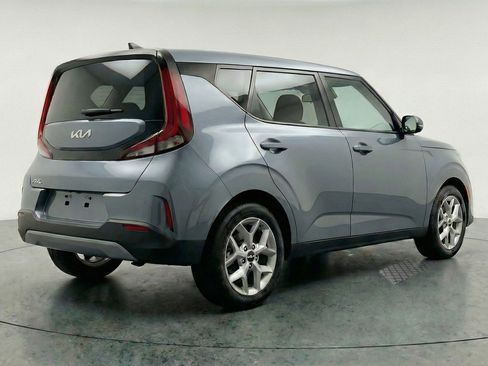 Used 2025 Kia Soul LX w/ LX Technology Package FWD image 9