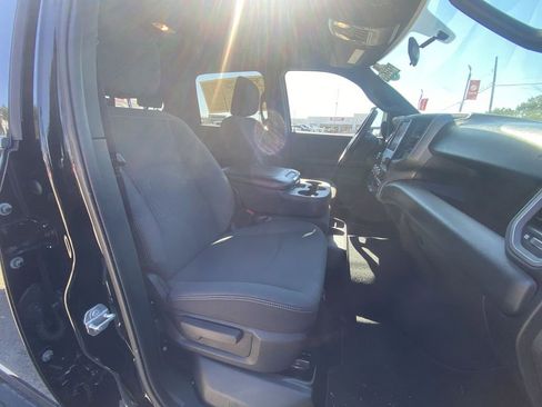 Used 2024 RAM 2500 Tradesman w/ Chrome Appearance Group image 25