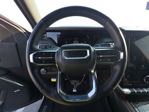 Used 2025 GMC Yukon Denali AWD/4WD image 8