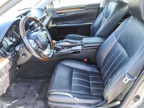 Used 2016 Lexus ES 300h w/ Ultra Luxury Package FWD image 17