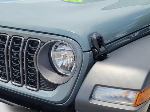 Used 2025 Jeep Wrangler Unlimited Sport AWD/4WD image 26