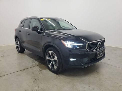 New 2025 Volvo XC40 B5 Plus image 4