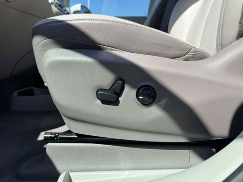 Used 2017 Chrysler Pacifica Touring-L FWD image 14
