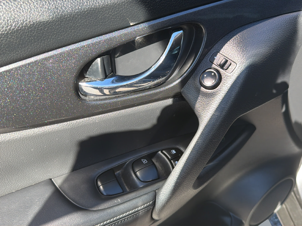 Used 2020 Nissan Rogue SV FWD image 20