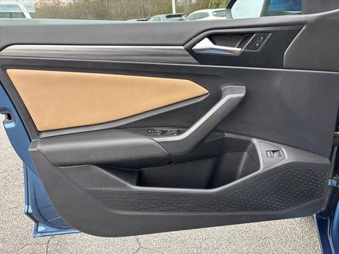 Used 2019 Volkswagen Jetta SEL w/ Cold Weather Package image 11