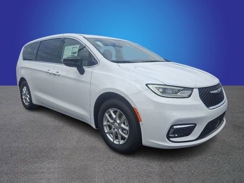 New 2026 Chrysler Pacifica Select FWD image 2