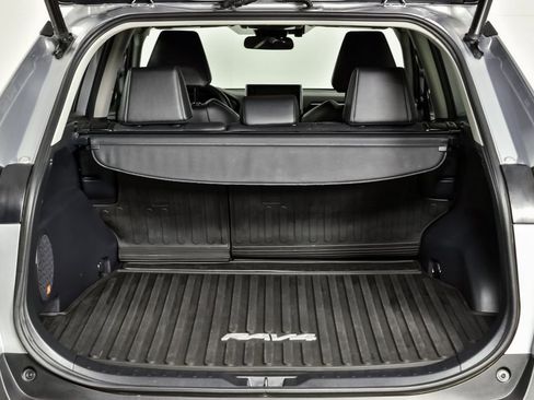 Used 2021 Toyota RAV4 XLE Premium image 28